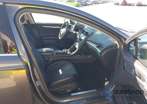 2020 Ford Fusion Plug-In Hybrid Titanium z USA, uszkodzony, nr VIN 3FA6P0SU8LR171241